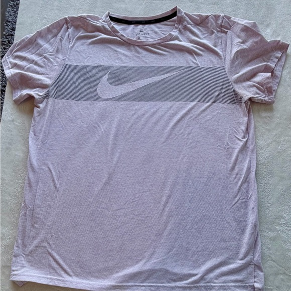 Nike DriFit Mens Xlarge Liliac shirtTraining Gym Athletic OOTD - Picture 2 of 7